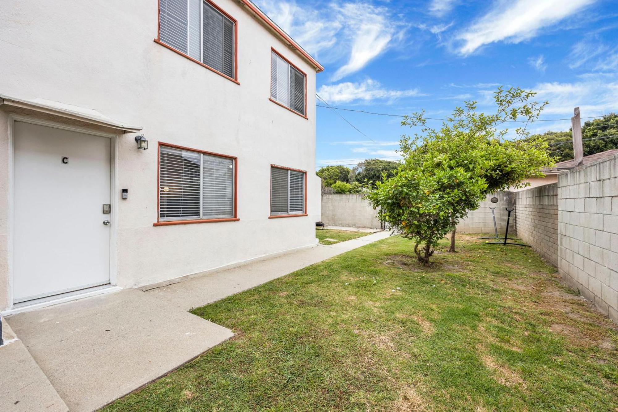 Apartment Cozy, Luxurious, Oasis, With Free Parking *