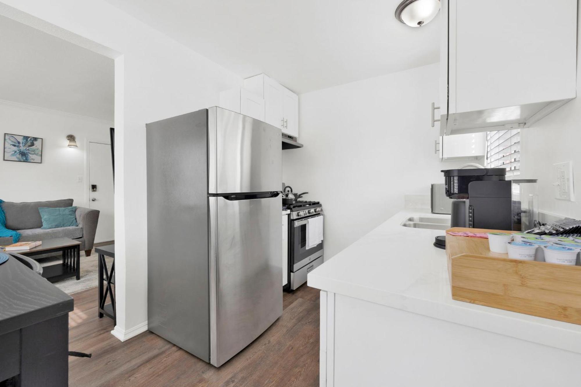 Apartment Cozy, Luxurious, Oasis, With Free Parking