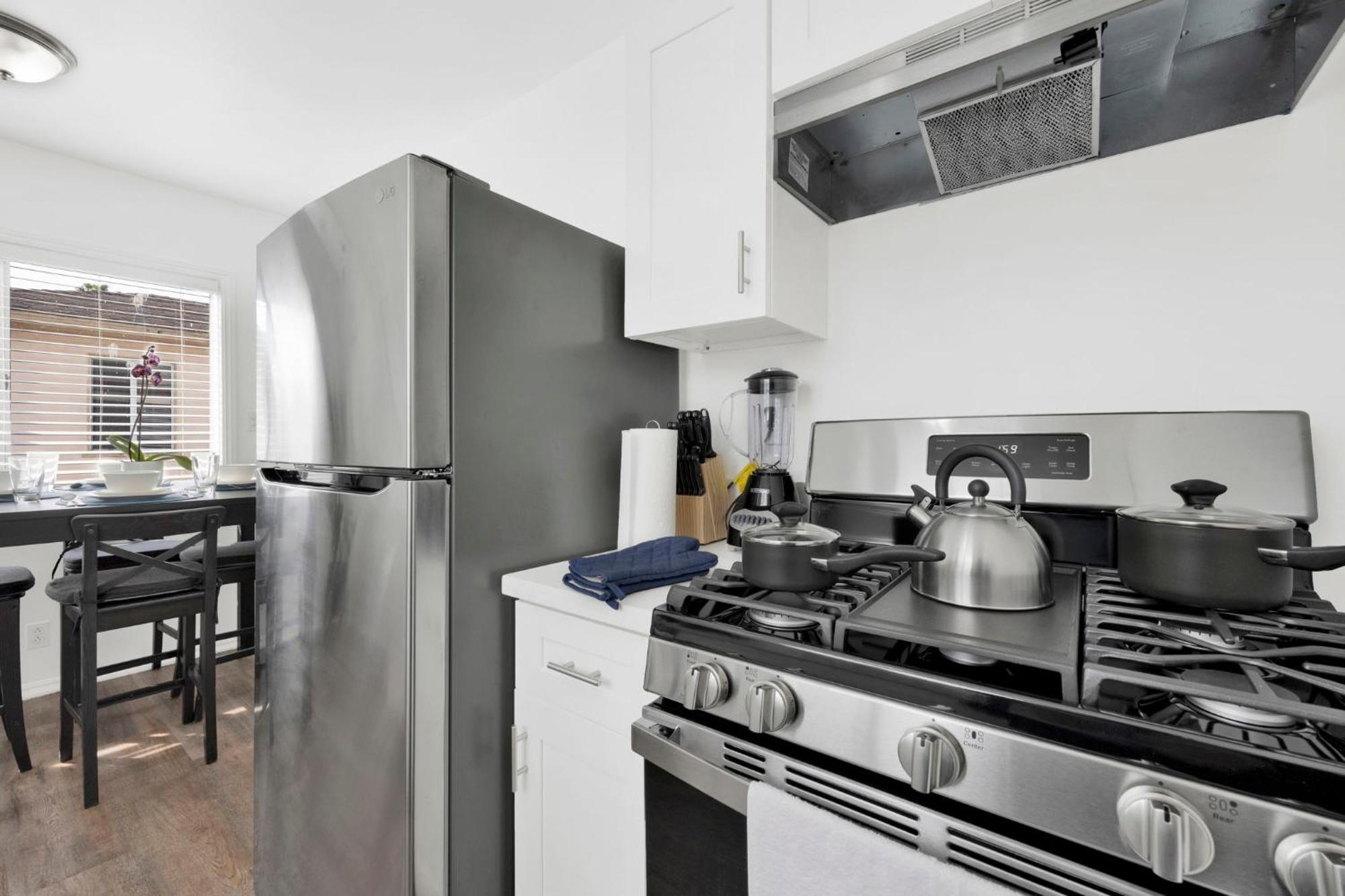Cozy, Luxurious, Oasis, With Free Parking Apartment Los Angeles