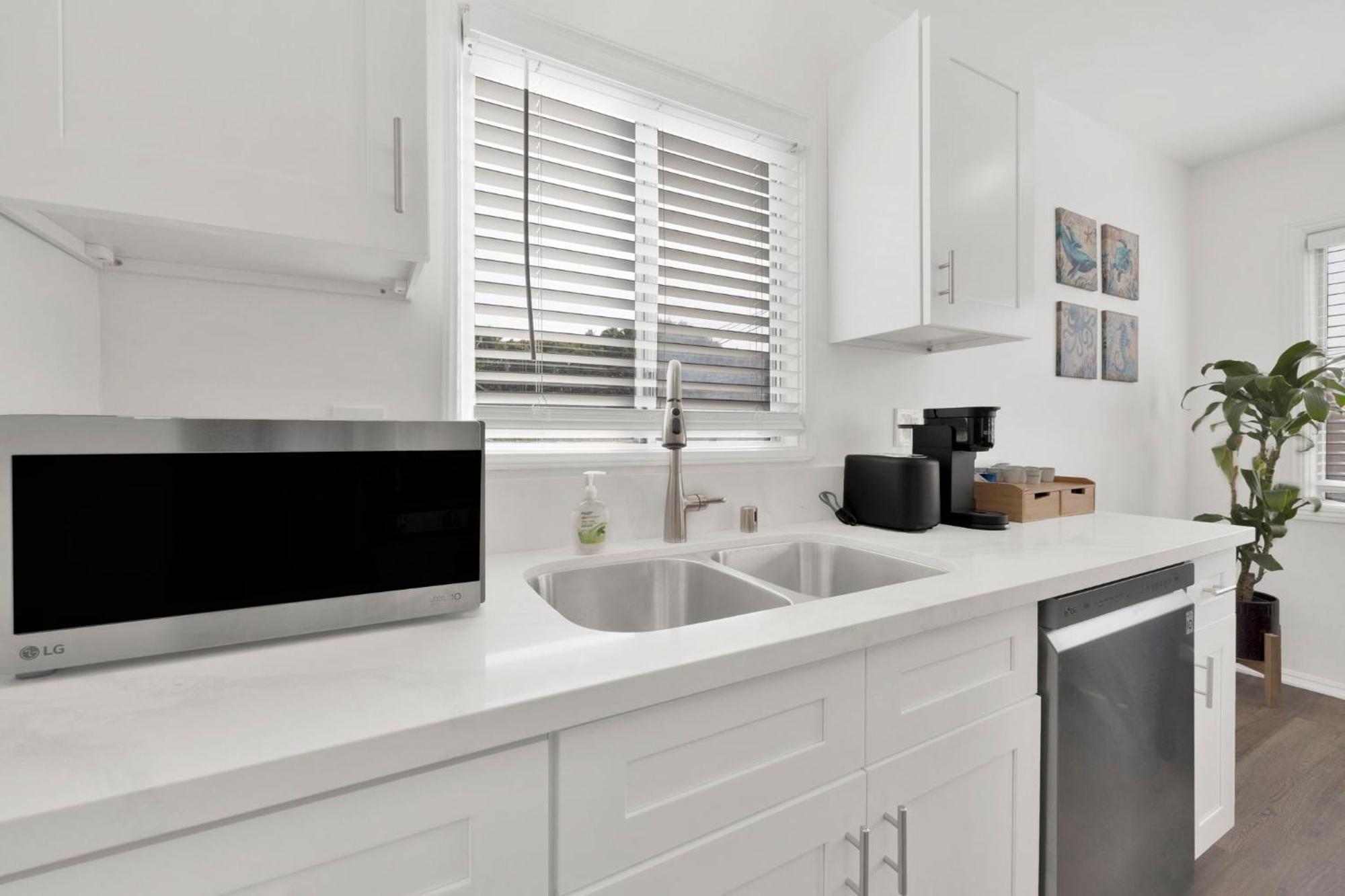 Cozy, Luxurious, Oasis, With Free Parking * Los Angeles